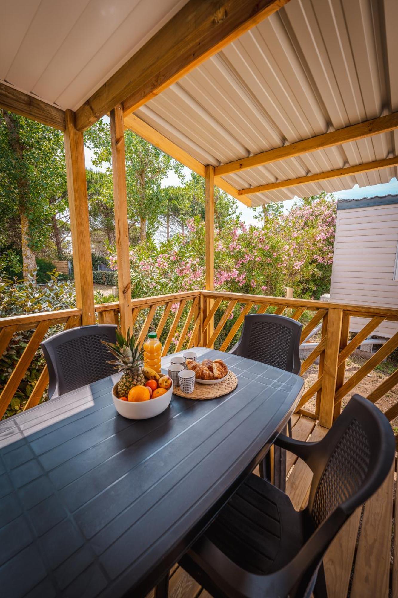 Camping Le Roucan West Виас Экстерьер фото